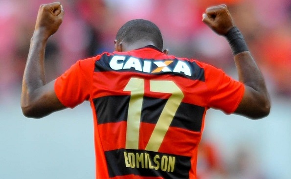Edmilson, jogador do Sport, comemora seu gol durante partida contra o Flamengo, válida pela vigésima rodada do Campeonato Brasileiro 2016.